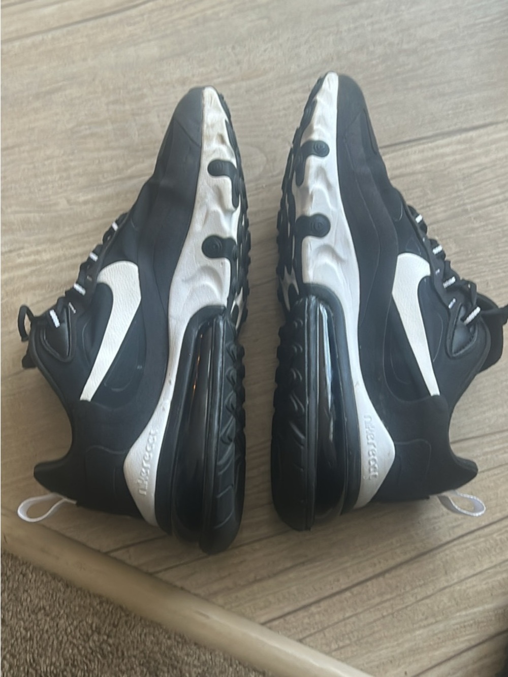 Nike women’s Black and White Air Max Running Sneakers - Picture 10 of 12